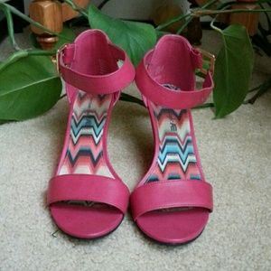 American Eagle Pink Wedges